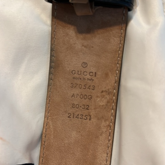 Black and gold women’s Gucci belt - Picture 2 of 2